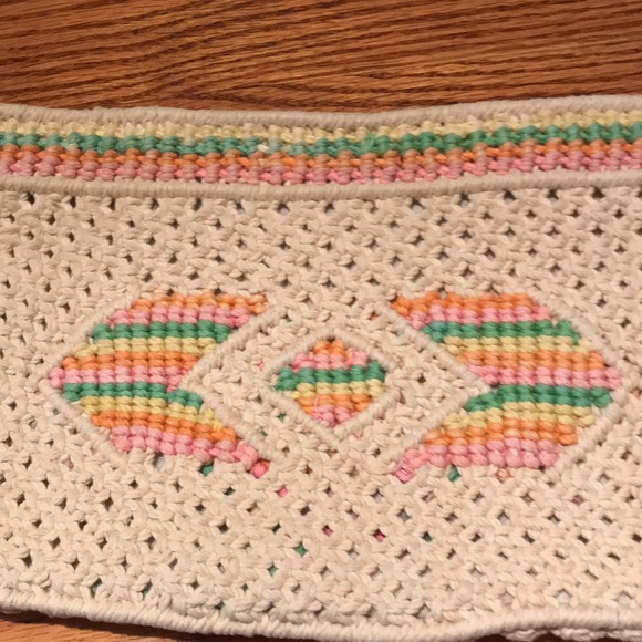 Macrame clutch purse with wrist strap. One large compartment with pocket. - Picture 2 of 8